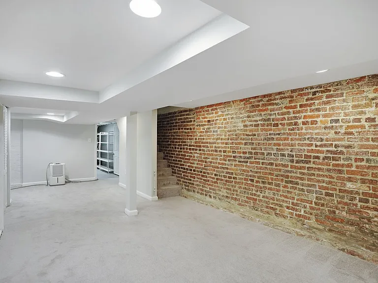 1373 N Carolina Ave NE — Photo 37