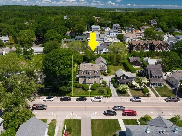 65 Narragansett Ave, Narragansett, RI 02882