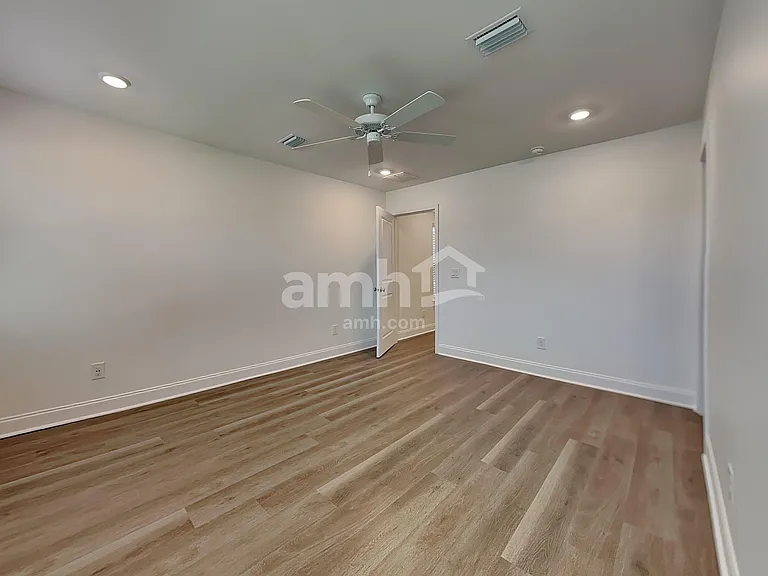 519 Armstrong Curv — Photo 7