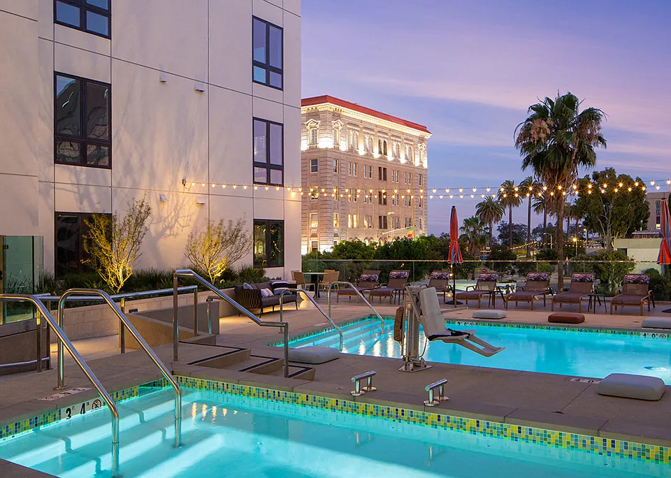 550 Harborfront