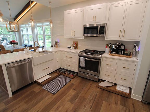 4th image of 609 Valerie LANE