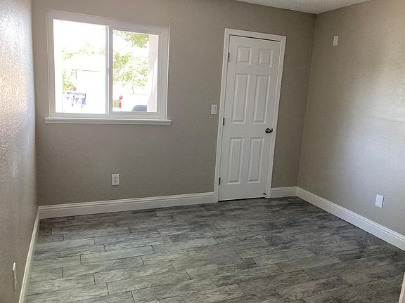 4th image of 315 E Elowin Ct