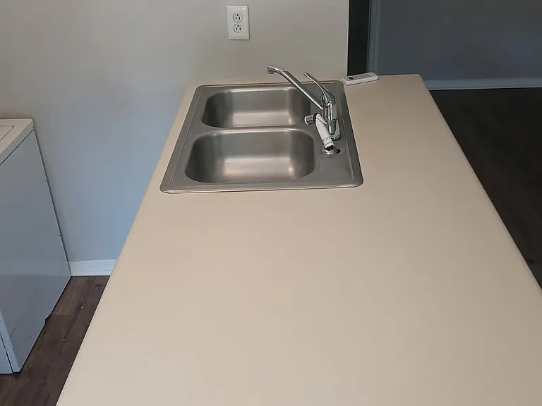 117 Cedar Dr #D — Photo 2