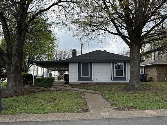 2nd image of 1419 Chapel Downs Rd