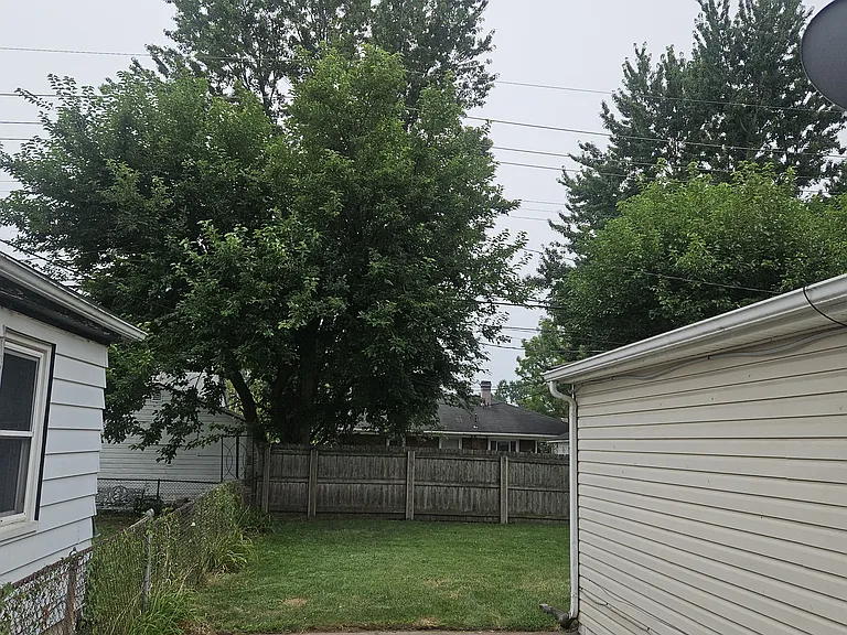 1170 E Harwood Ave — Photo 2