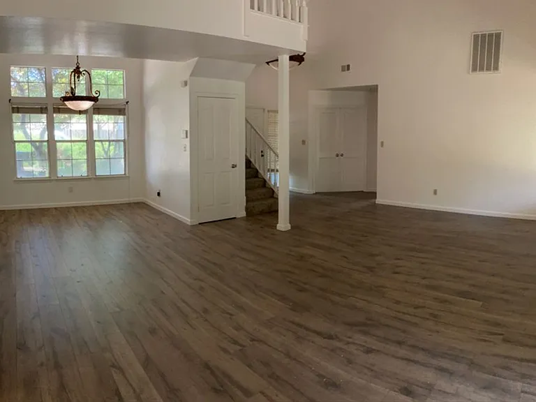 2704 Snyder Ave — Photo 4