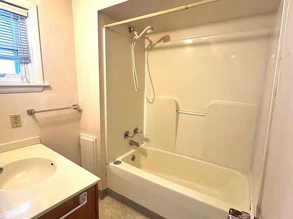 3rd image of 6 Oak St E #2