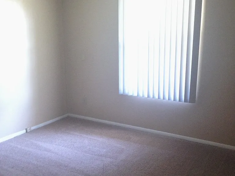 217 Acorn Dr — Photo 24