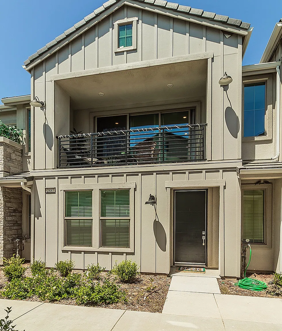 2887 E Tamarind Dr — Photo 1