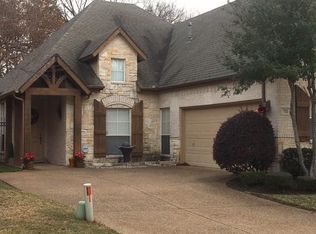 722 Village Green Dr, Desoto, TX 75115