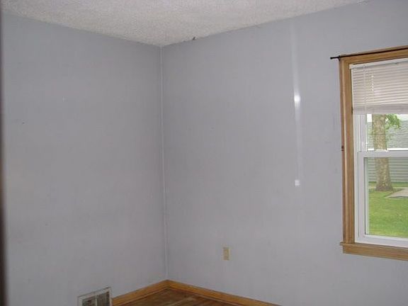 5th image of 530 W 4th St