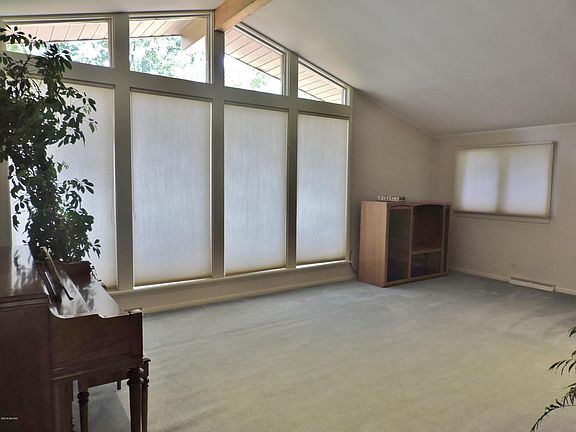 3rd image of 800 Willow Ave