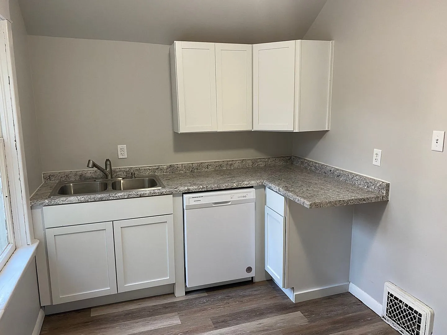 630 Chicago Avenue — Photo 4