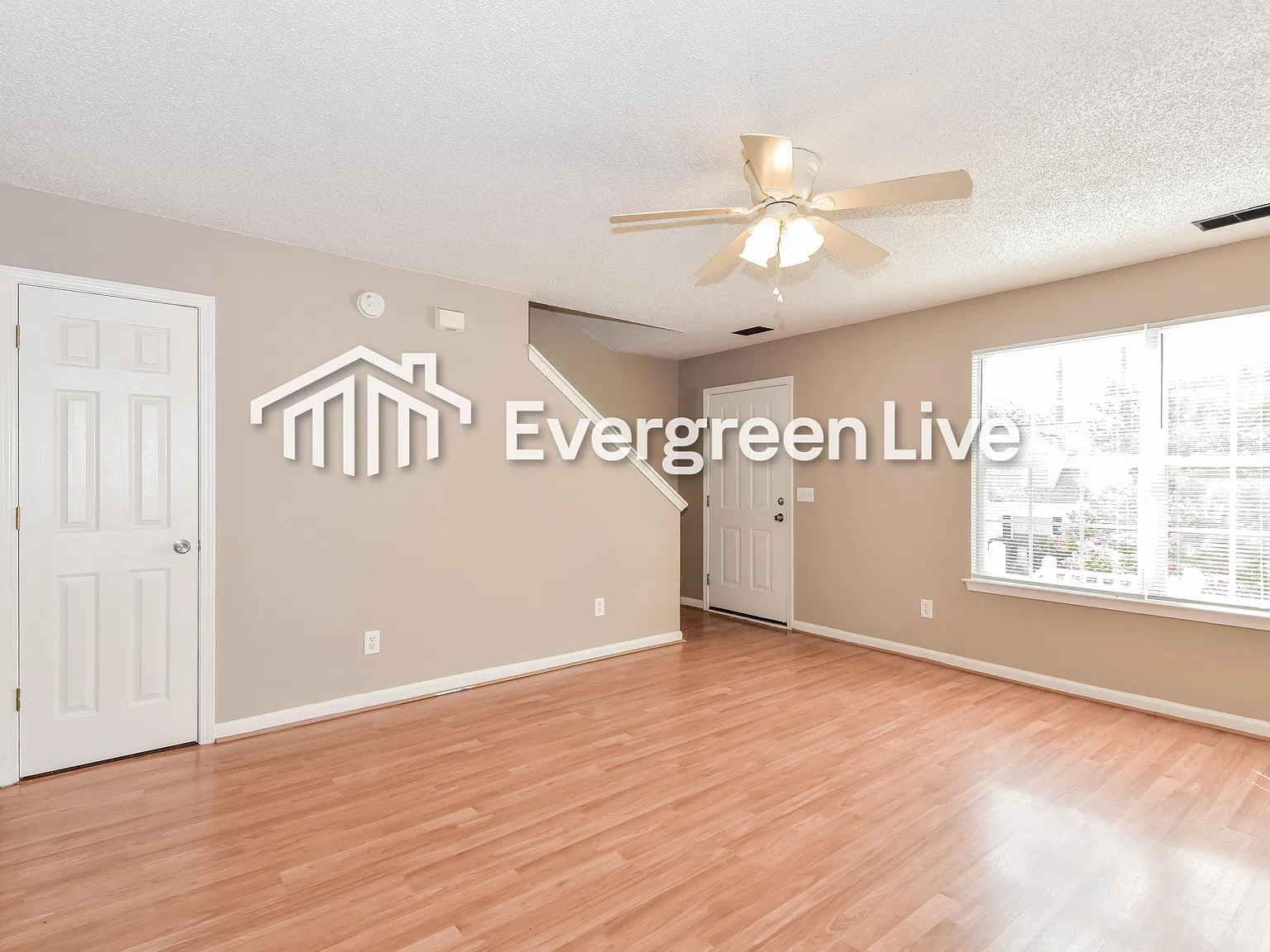 3 bed, 3.0 bath, 1266 sqft, $1,595 — Photo 4
