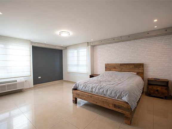 5th image of 305 Villamil #1007