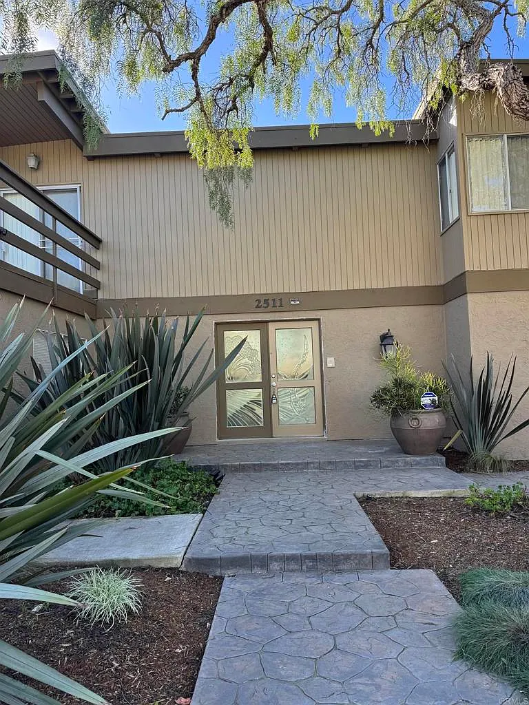 4 bed, 2322 sqft, $6,950 — Photo 3