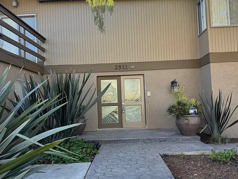 2511 El Amigo Rd — Photo 3