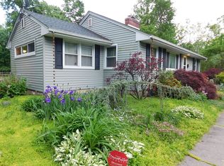 48 S Middlebush Rd, Somerset, NJ 08873