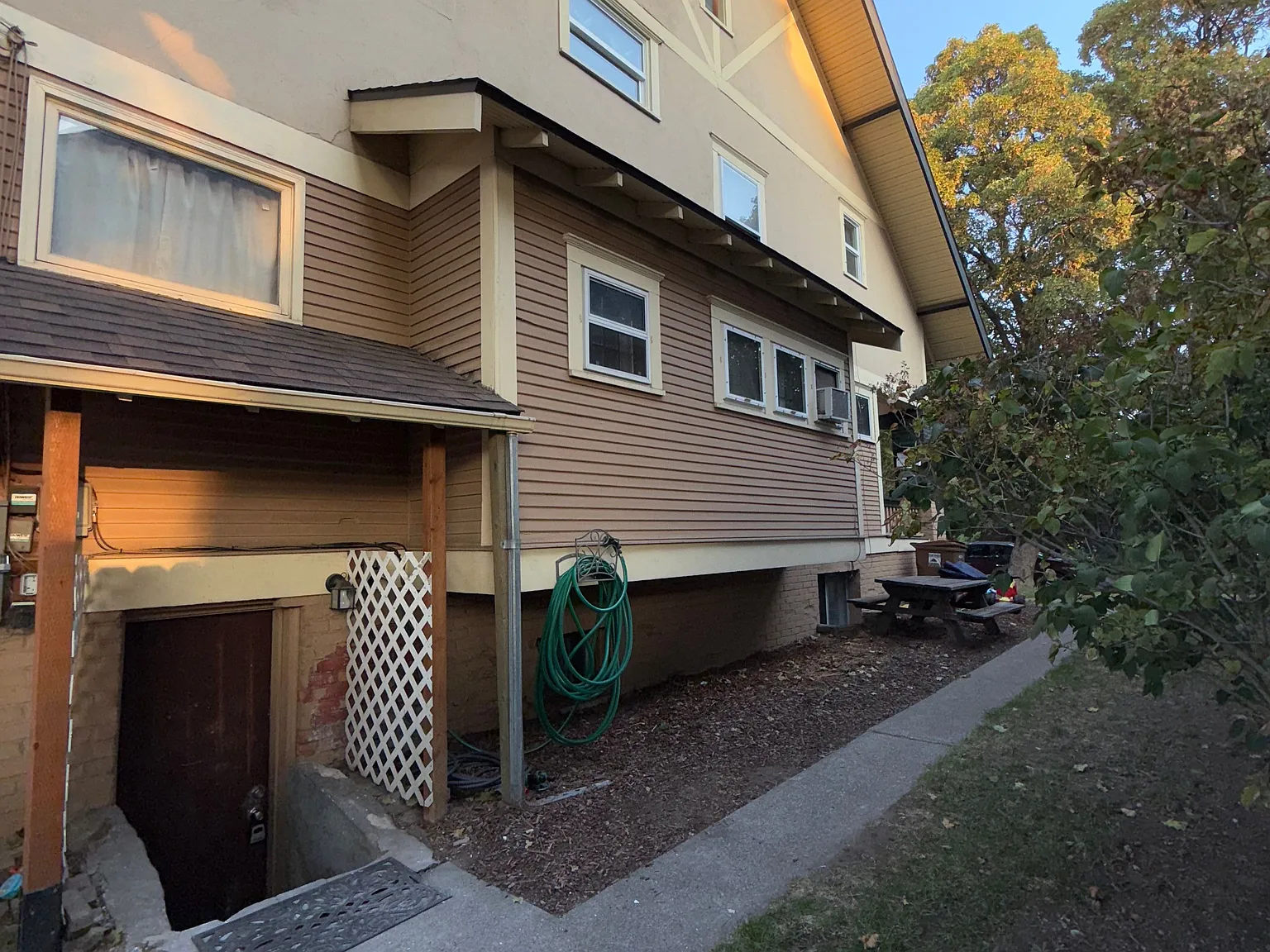 733 W Waverly Pl — Photo 3