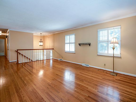 4th image of 309 Hardwicke Dr