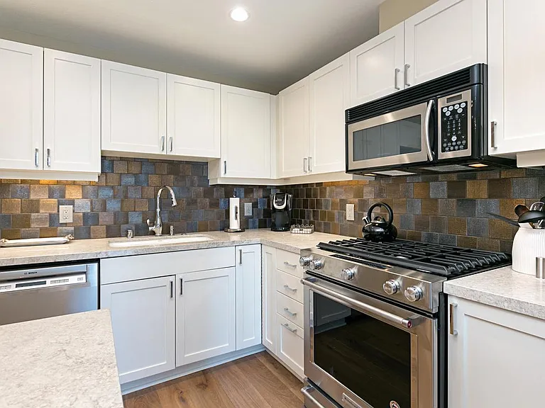1240 India St #402 — Photo 8