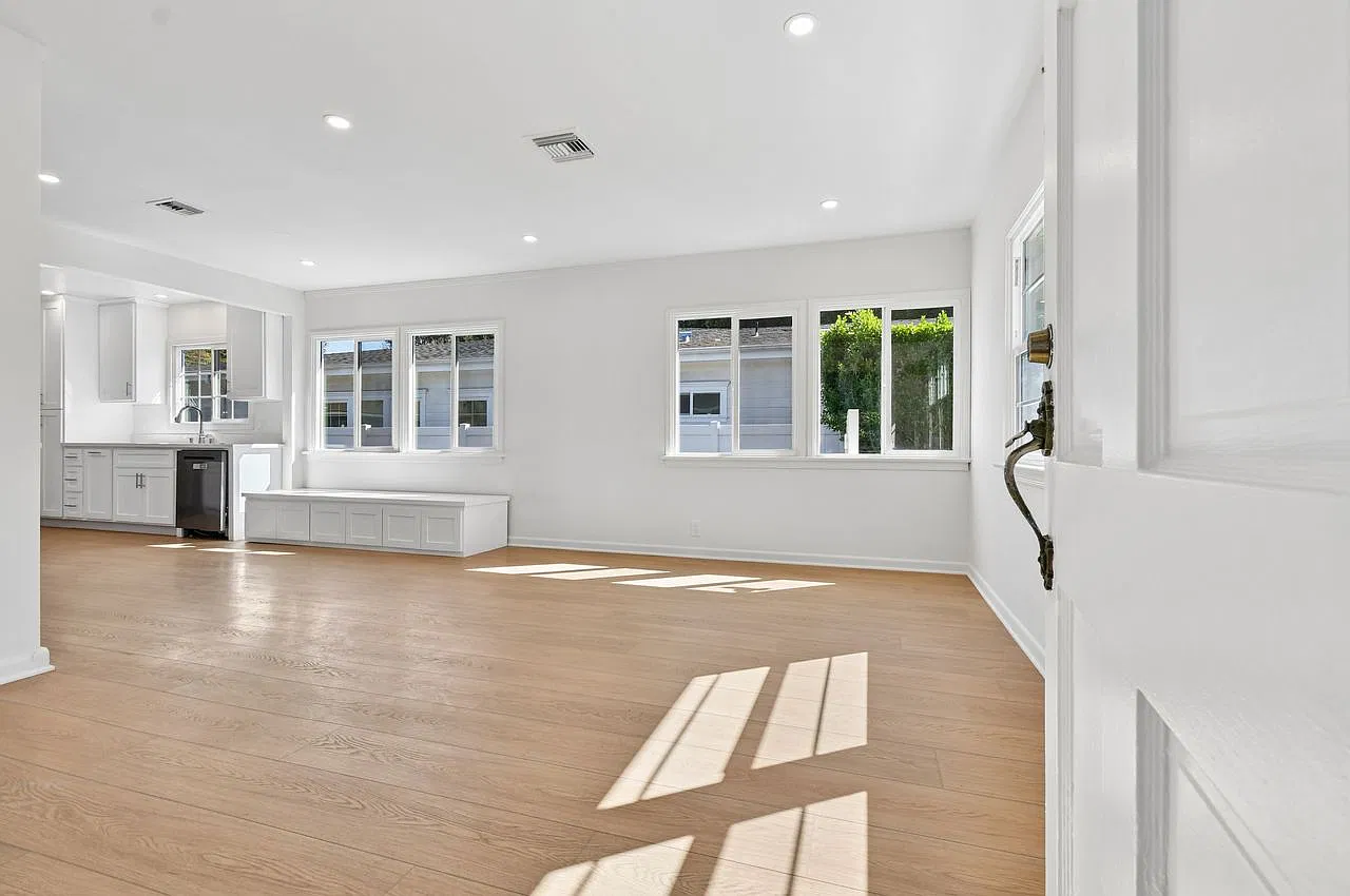 4 bed, 2000 sqft, $6,350 — Photo 4