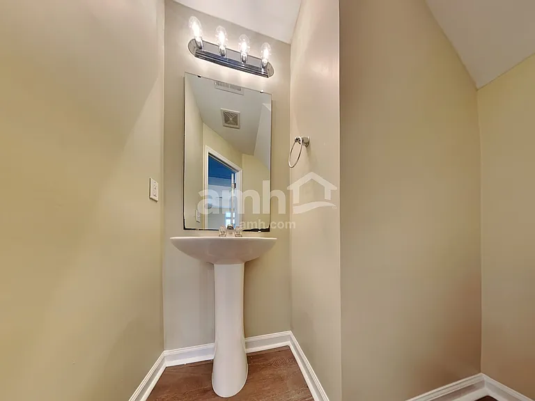 1056 Whitlow Blvd — Photo 8