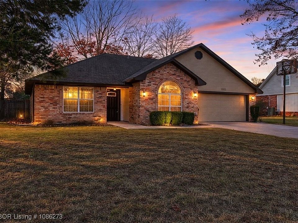 1st image of 1011 Fairview Ln