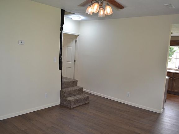 5th image of 606 Maple St