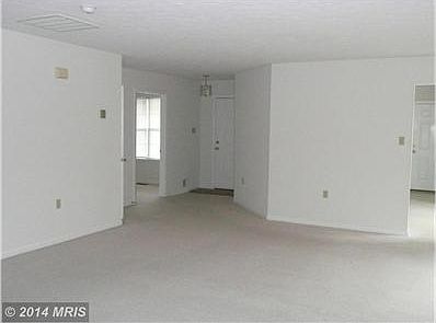 Entryway/LivingRoom