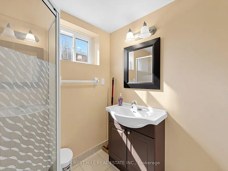 32 Wycliffe Cres — Photo 42
