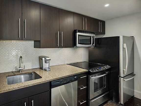 3rd image of 42 W 58th St
