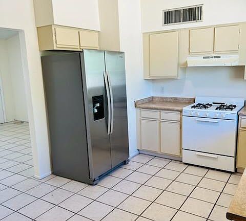 3rd image of 6030 S Fontana Ave