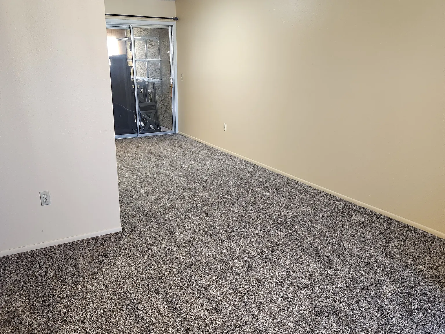 2 bed, 846 sqft, $1,400 — Photo 2