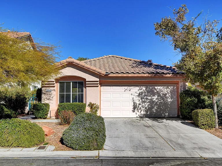 7616 Vista Hills Dr — Photo 1