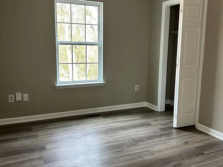 200 E Oak Street — Photo 5