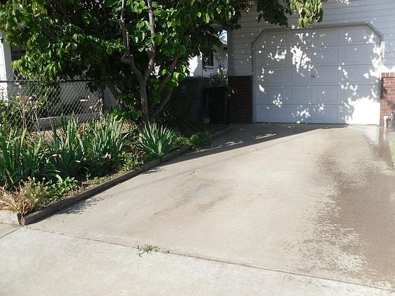 3rd image of 250 N 1st Ave