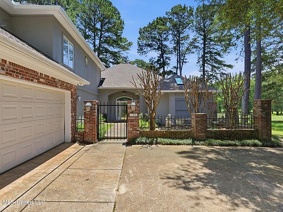 2nd image of 138 Pine Ridge Cir