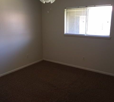 2nd image of 705 W Putman St APT D4