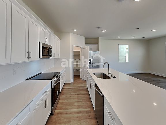 3rd image of 10366 Beaver Tail St