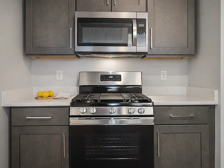 404 University Ave — Photo 98