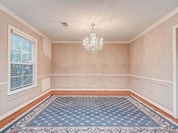 4th image of 12942 Queensbury Ln