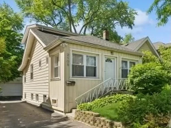 2105 Wilmette Ave, Wilmette, IL 60091