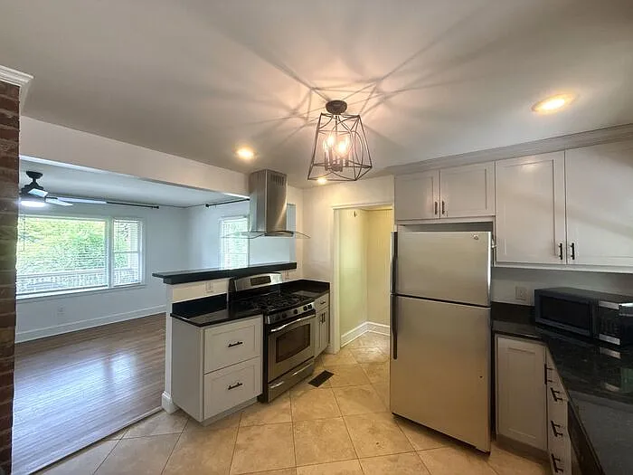 526 W Kingston Ave — Photo 6