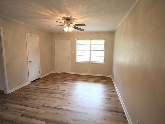 4th image of 215 W Greenfield Dr