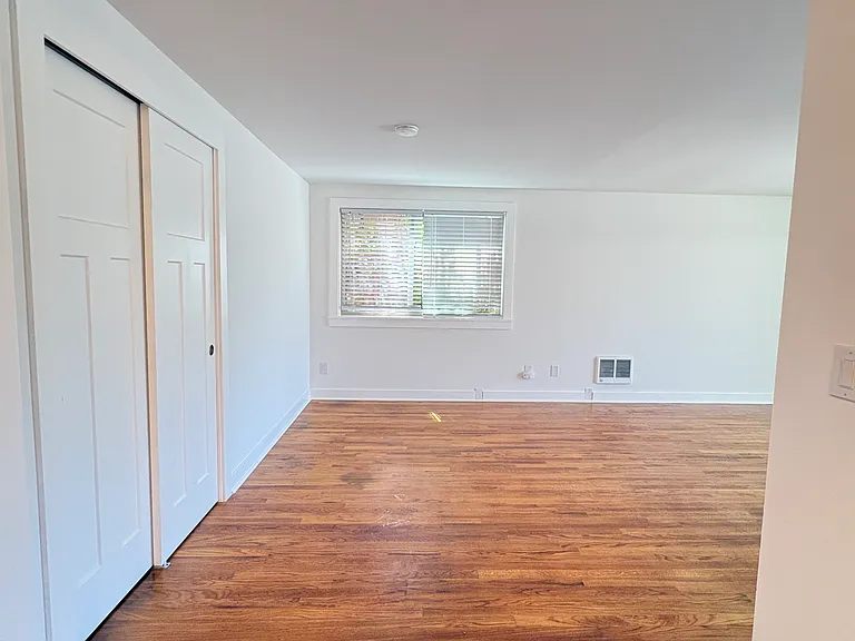 2345 Minor Ave E #9 — Photo 12