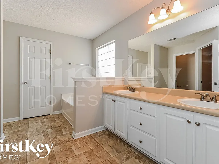 7976 Mustang Ln — Photo 10