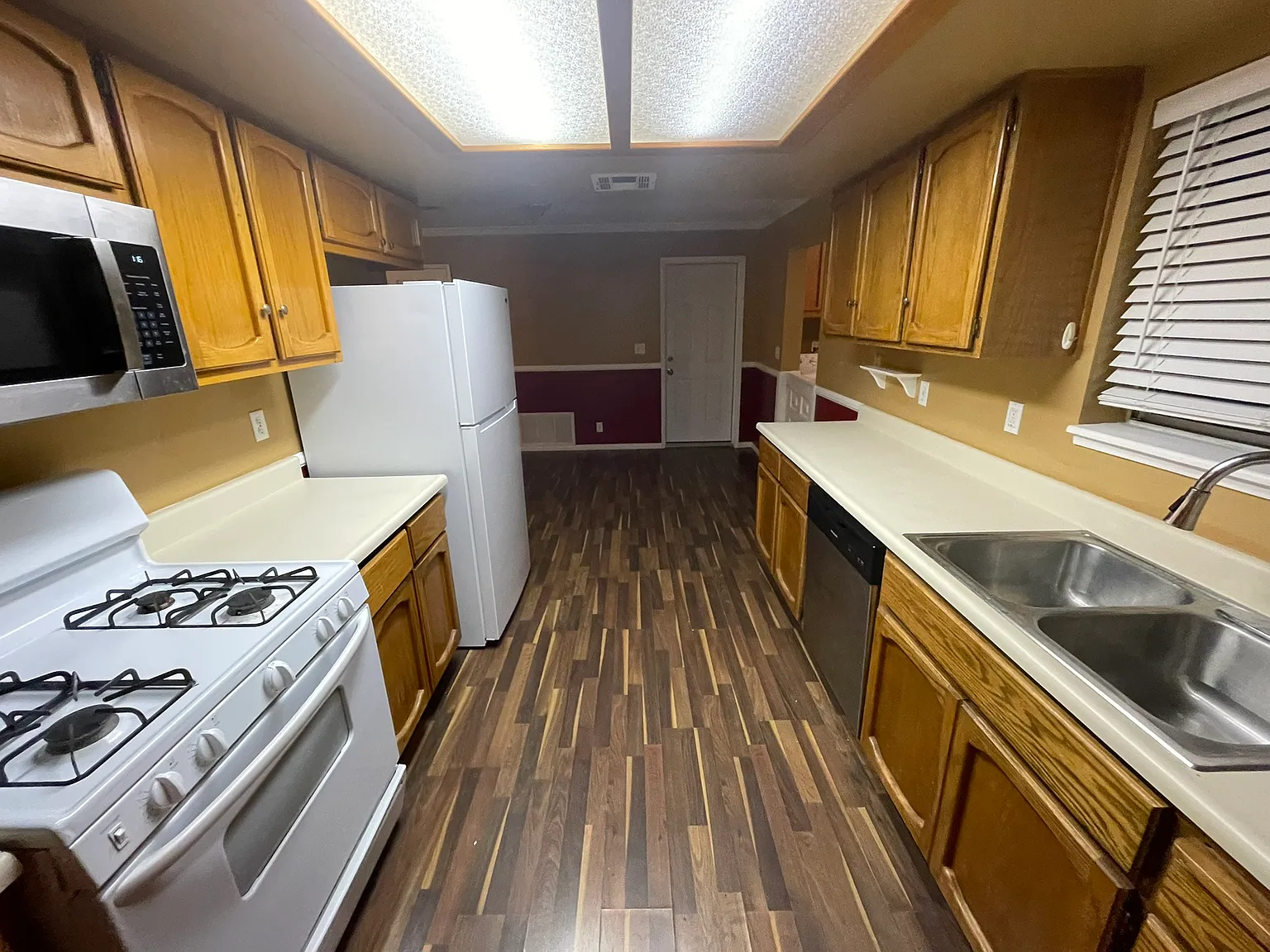 3 bed, 1170 sqft, $1,795 — Photo 4