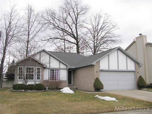 3rd image of 46880 Oak Pointe Dr