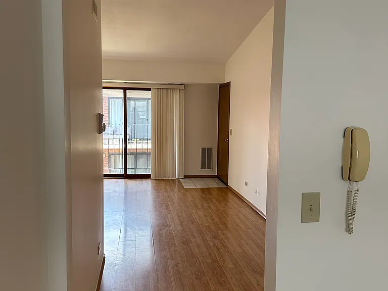 8424 W Catalpa Ave — Photo 1